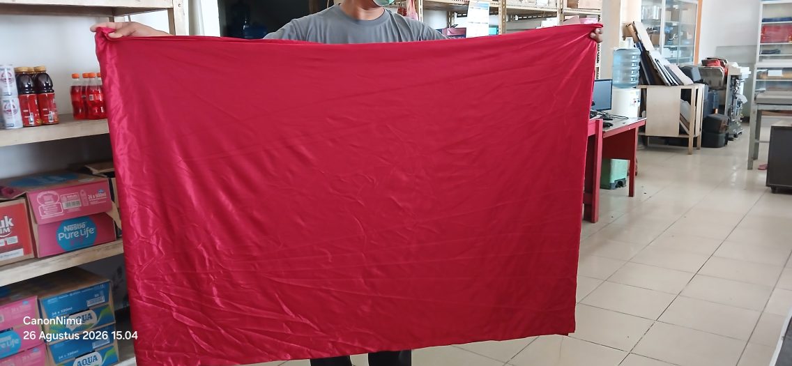 Dokumentasi Kain Merah Maron untuk Taplak Meja (5.8m)