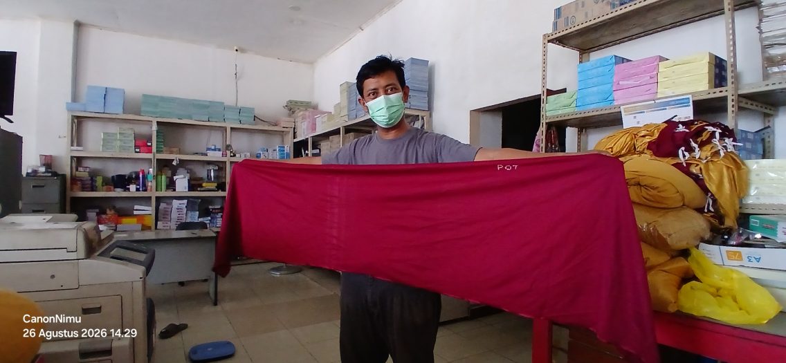 Dokumentasi Kain Merah Maron untuk Pot Bunga (2m x 0.5m)