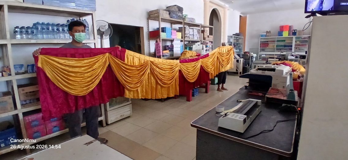 Dokumentasi Kain (Tebal) Dekorasi Pesta - Merah Maron Gold - 3m x 1m