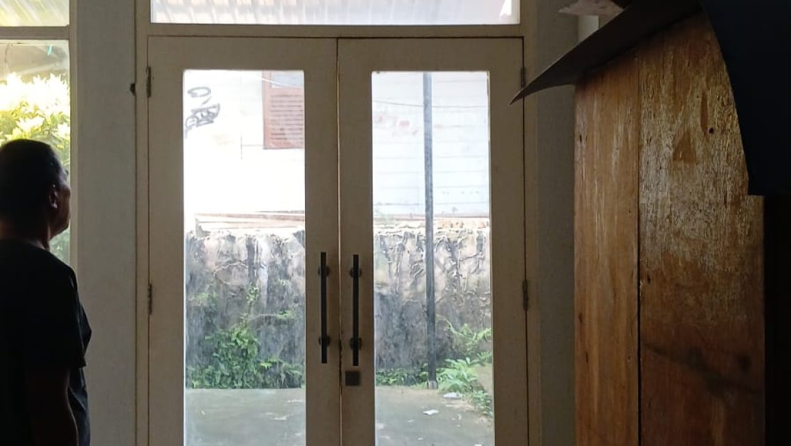 Dokumentasi Menutup atau menonaktifkan Pintu Belakang Aula LEO