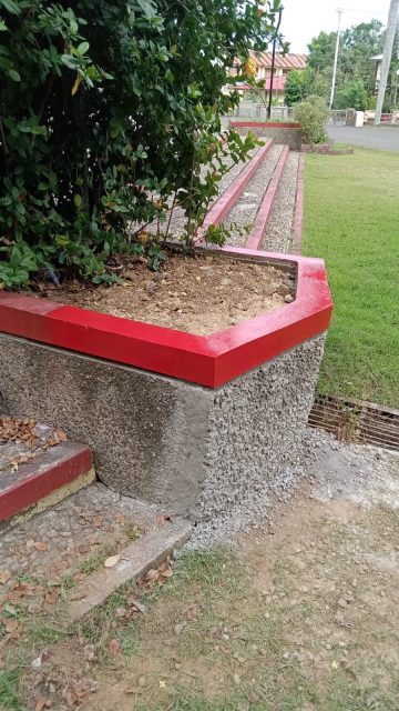 Dokumentasi Perbaikan Pot Bunga Gereja yang Pecah dan Rusak
